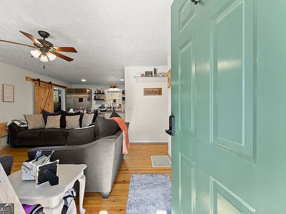 5th image of 431 Clover Leaf Rd