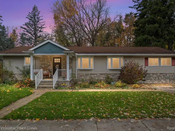 624 N Main St, Almont, MI 48003