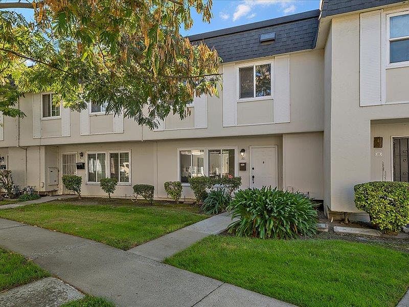 1st image of 407 Don Fernando Way