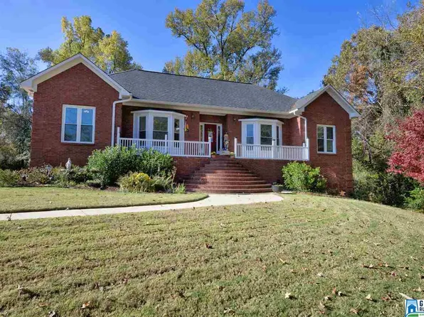 5822 Country Meadow Dr, Gardendale, AL 35071