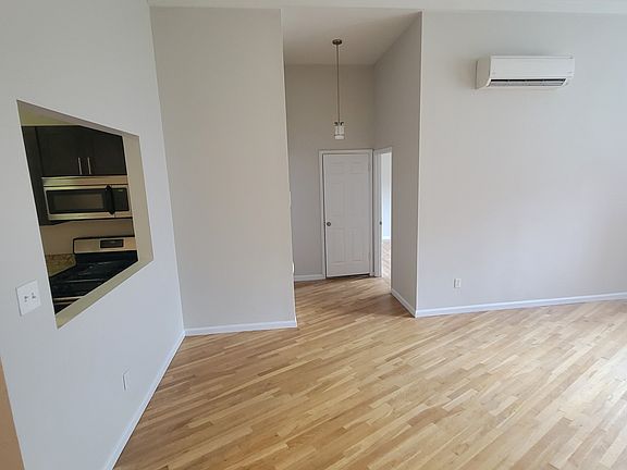 3rd image of 181 Erie St #4638df4f3