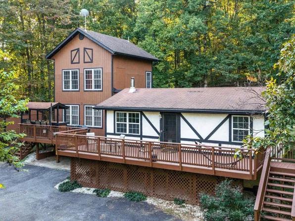 104 Laurel Ln, Bluemont, VA 20135