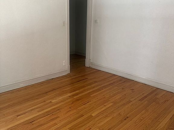 2nd image of 4965 Chippewa St #1F