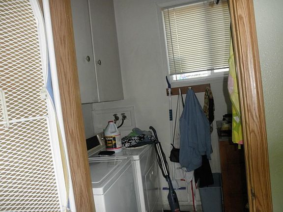 4th image of 1221 NE 104th Ave