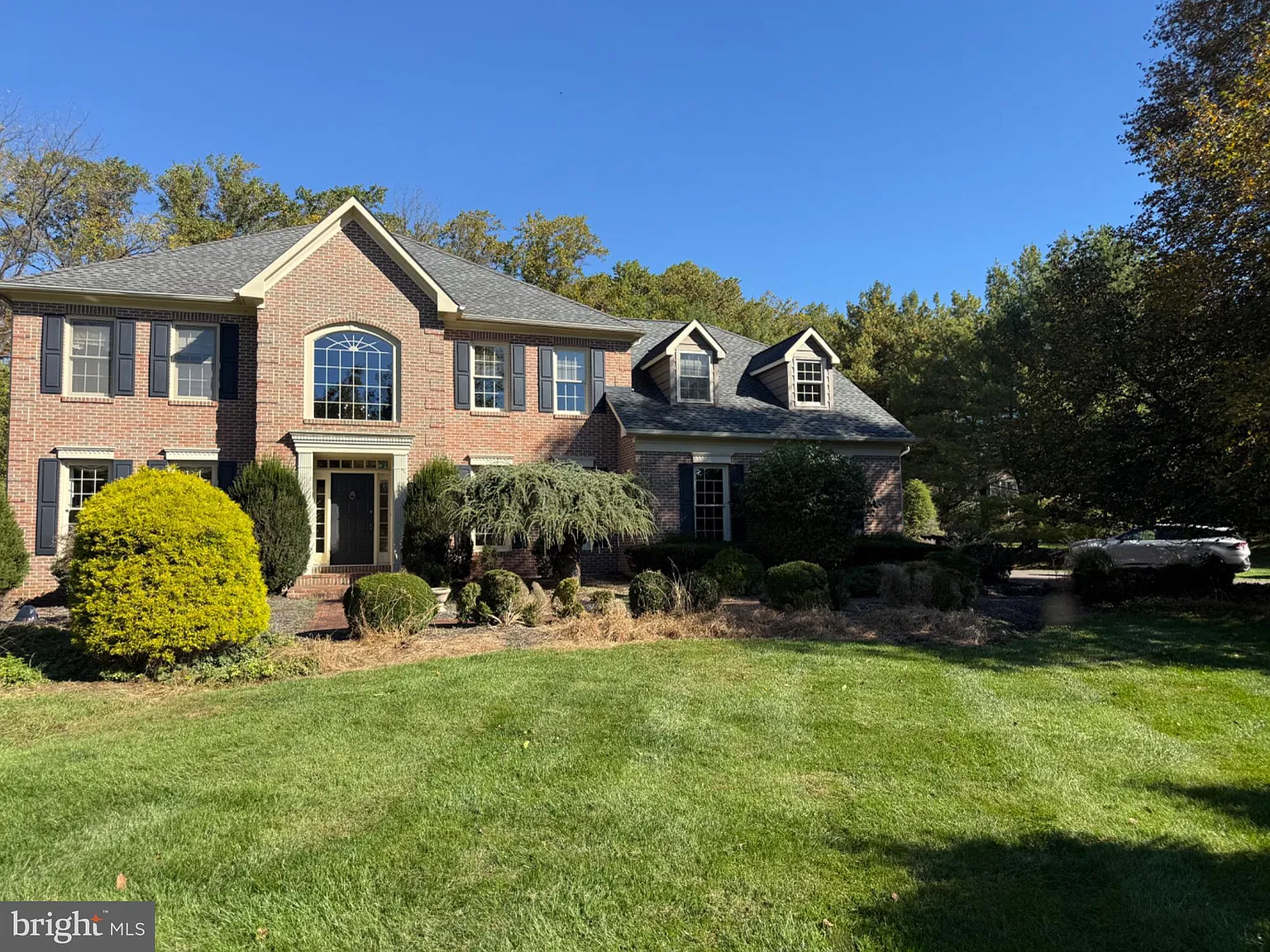 4 bed, 3.5 bath, 3985 sqft, $5,500 — Photo 1