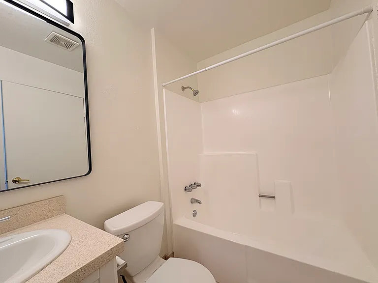 615 W Milford St — Photo 11