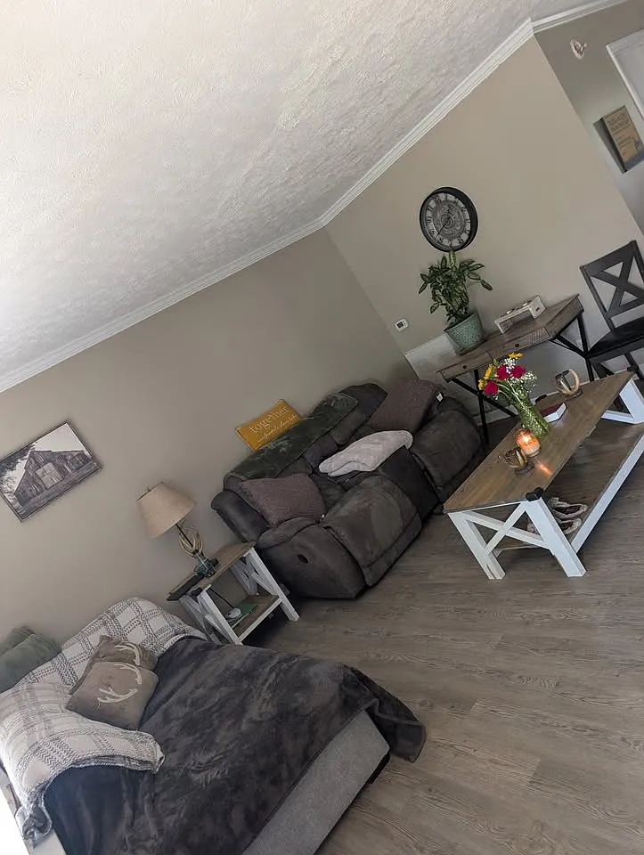 3 bed, 1300 sqft, $2,095 — Photo 4