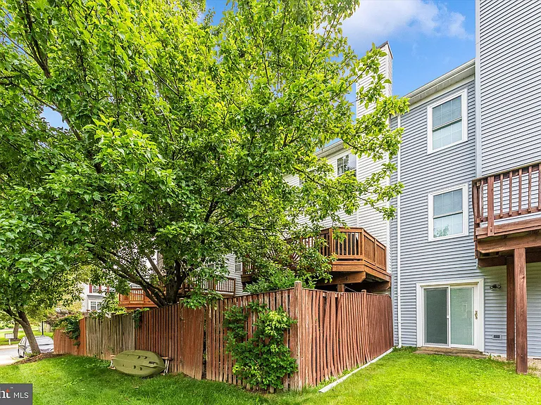 7115 Oberlin Cir — Photo 42