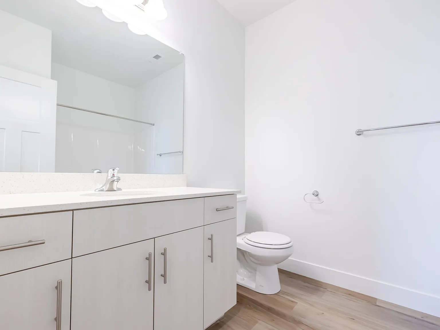 3 bed, 1272 sqft, $1,725 — Photo 1