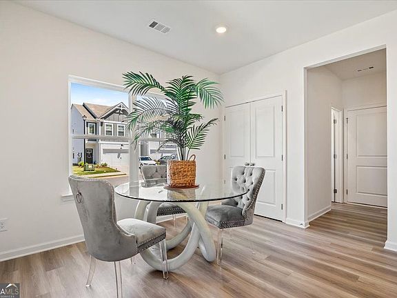 2nd image of 2516 Riverside Rd