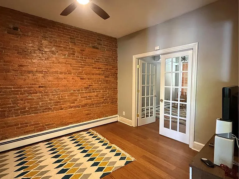 828 W Gordon St — Photo 3