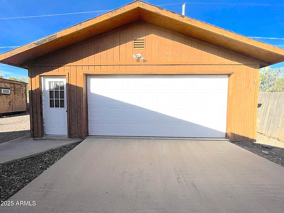 3rd image of 68 E DONNA Drive