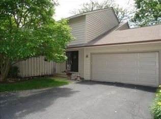 1546 Kirkwood Dr, Geneva, IL 60134
