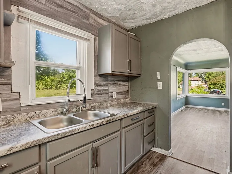 332 Bullock St — Photo 5