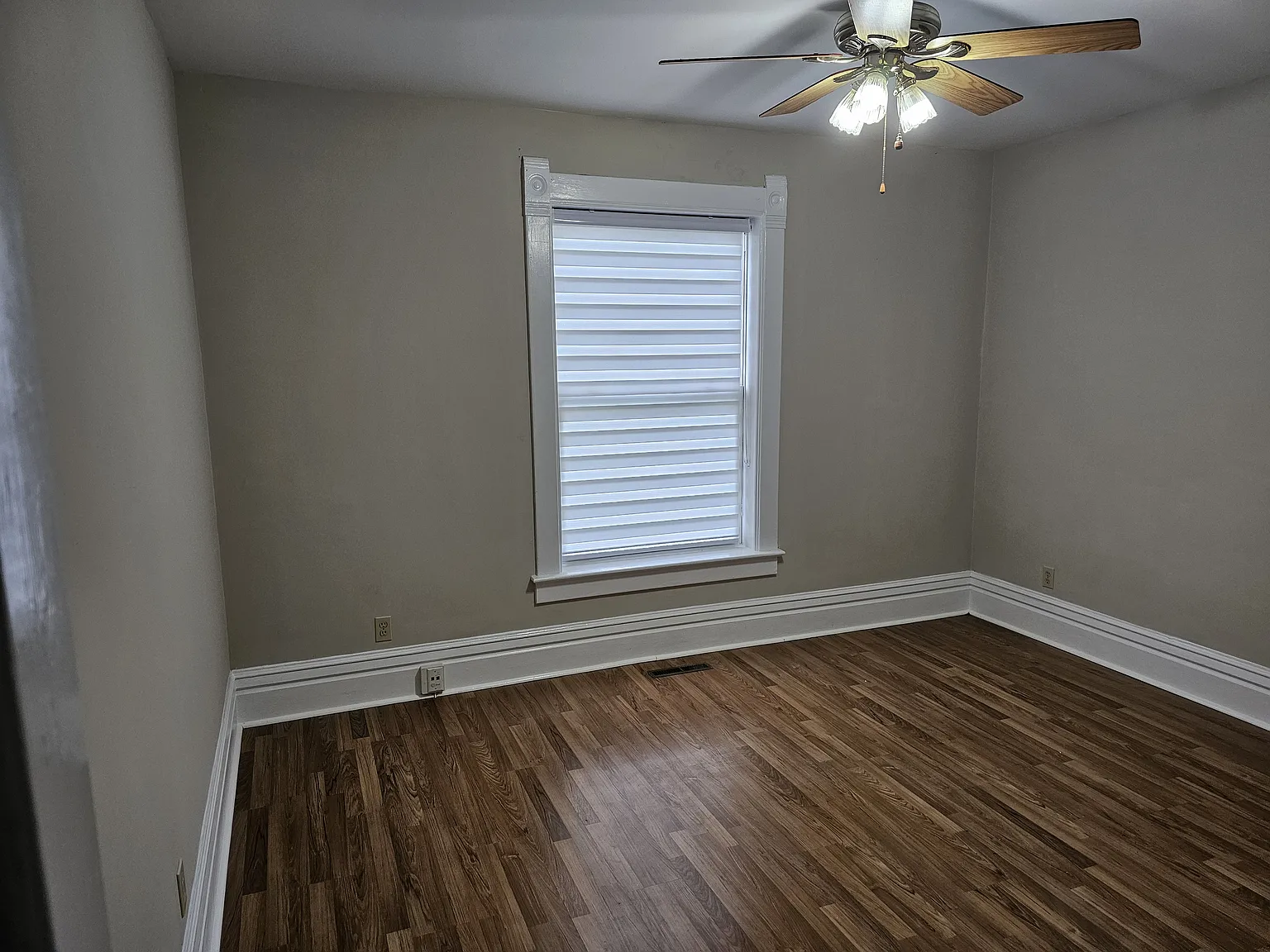 4 bed, 1.5 bath, 1480 sqft, $2,300 — Photo 2
