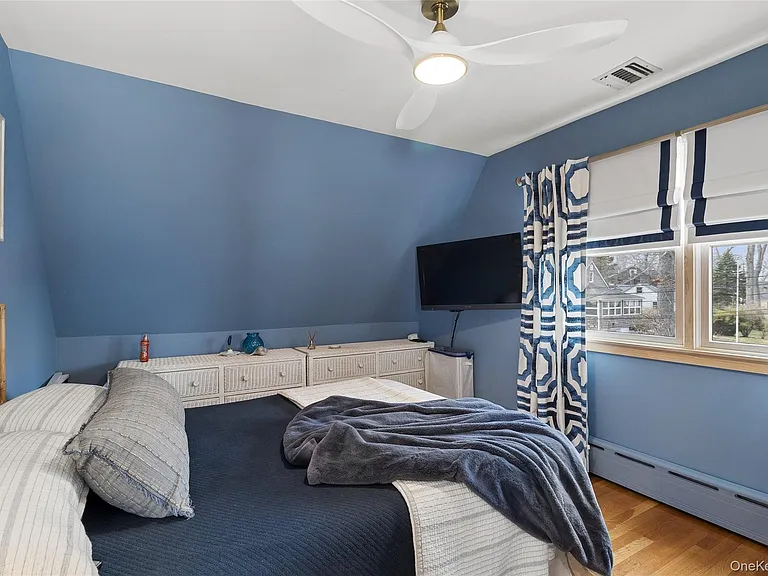 1050 Pine Ave — Photo 17