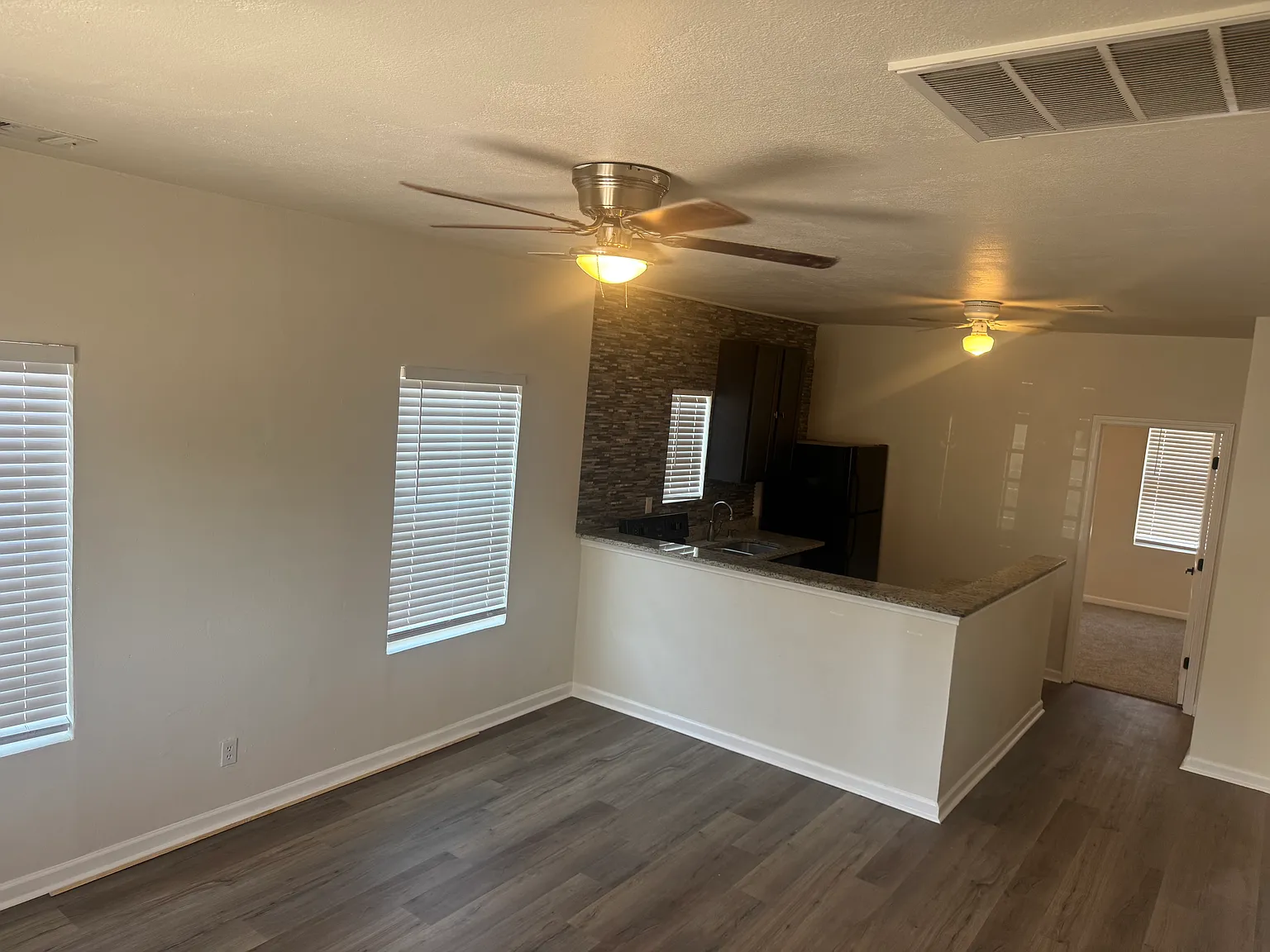 3 bed, 1300 sqft, $1,650 — Photo 3