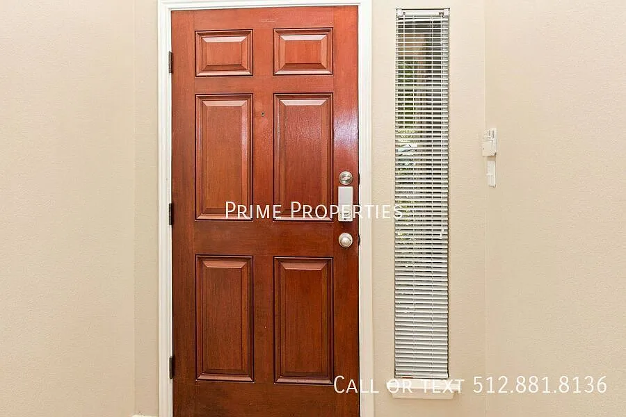 Beautiful brick home available for lease! — Photo 3