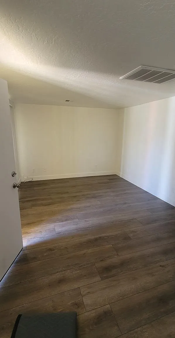 2624 W Orangewood Ave — Photo 4