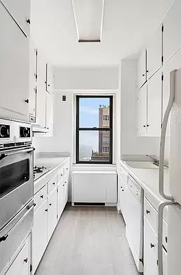 4th image of 75 E End Ave APT 15C