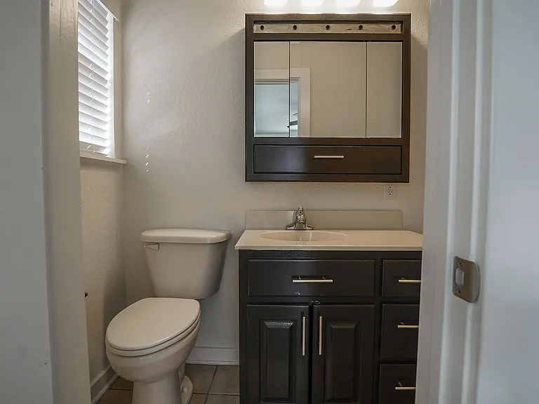 229 N Broyles St — Photo 14