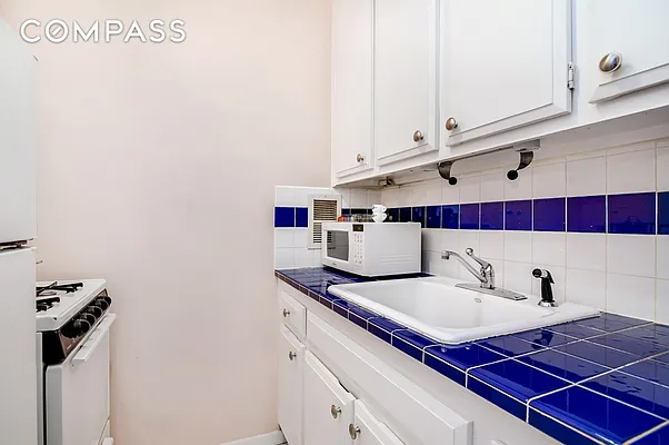 Sold by Compass | media 4