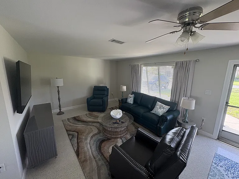 108 Charles Dr — Photo 4