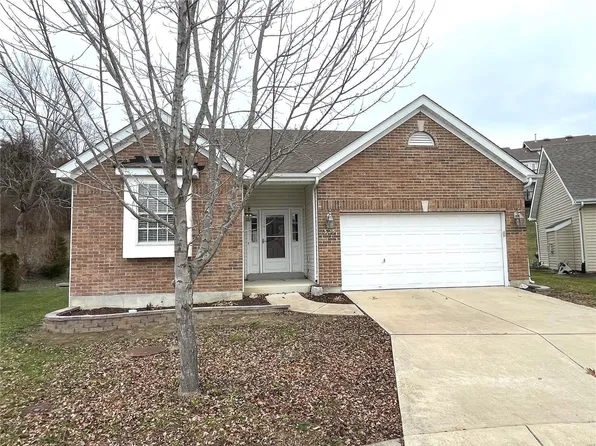 325 Hunters Heights Dr, Eureka, MO 63025