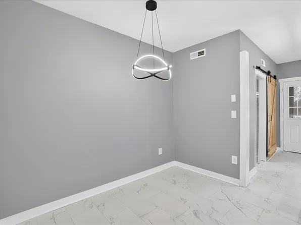 141 Old Silo Rd, Laceys Spring, AL 35754