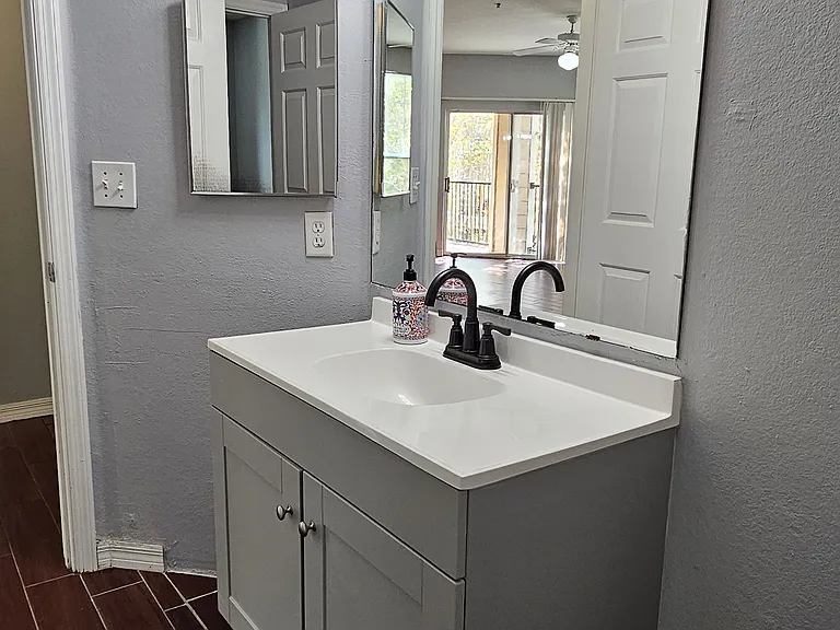 2025 Erving Cir #4207 — Photo 71