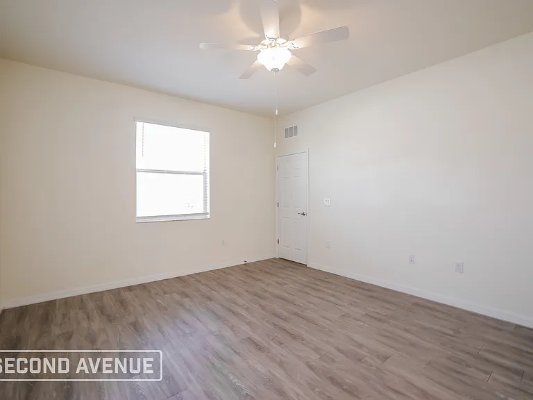2721 NW 18th Pl — Photo 16