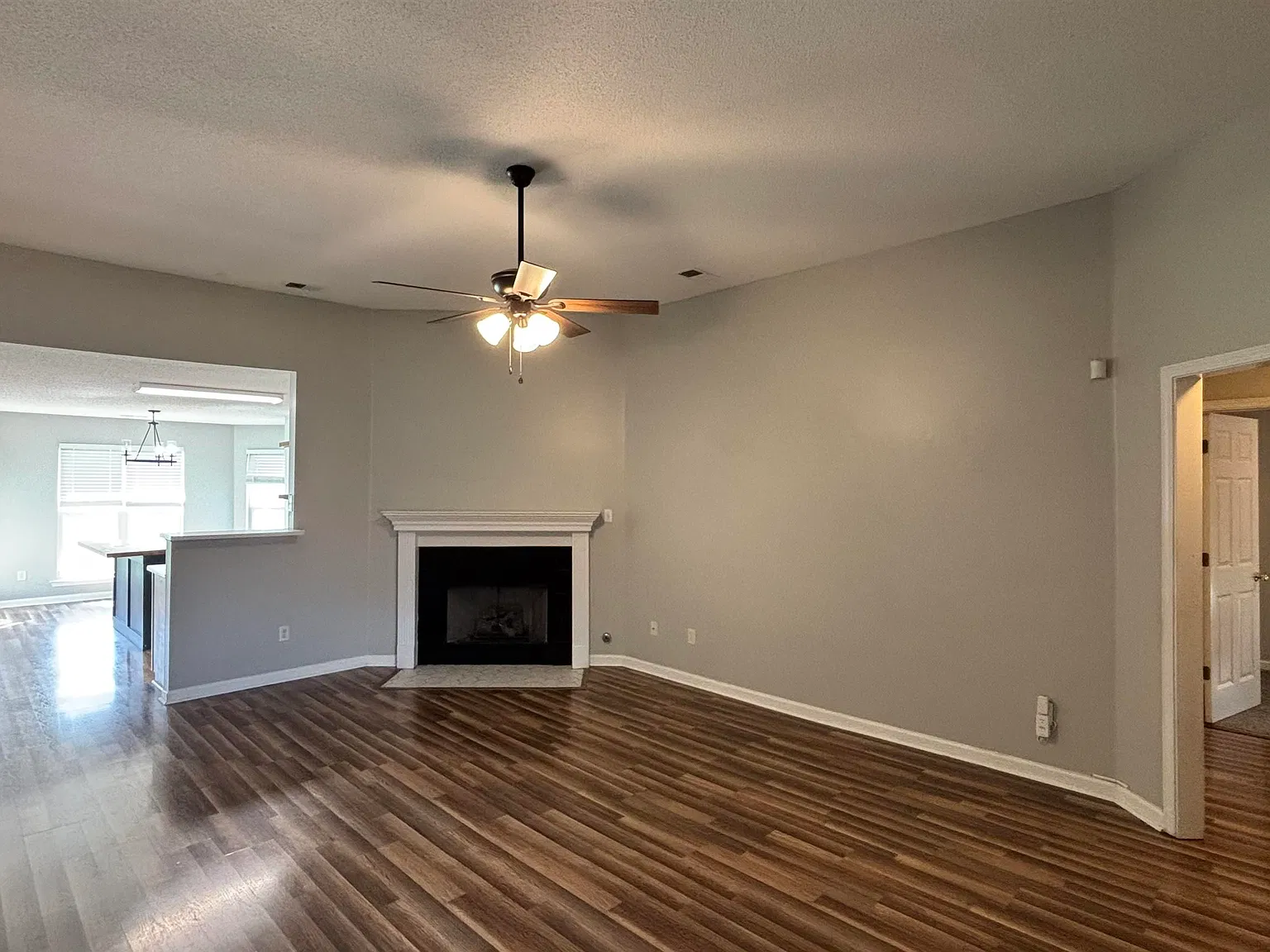 4 bed, 2.0 bath, 1929 sqft, $2,200 — Photo 3