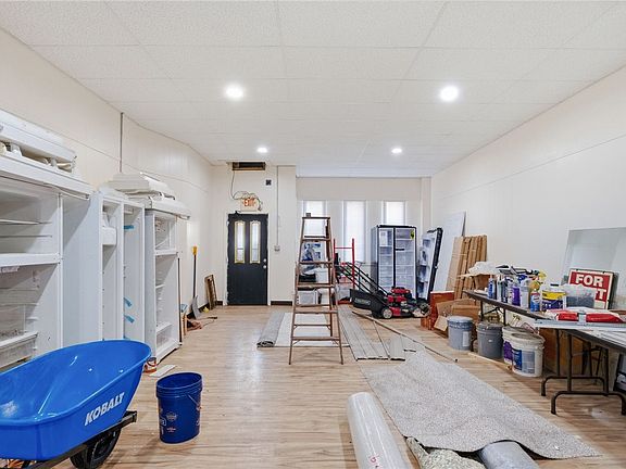 5th image of 813 Broadway Ave