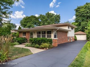210 Kenloch Ave, Libertyville, IL