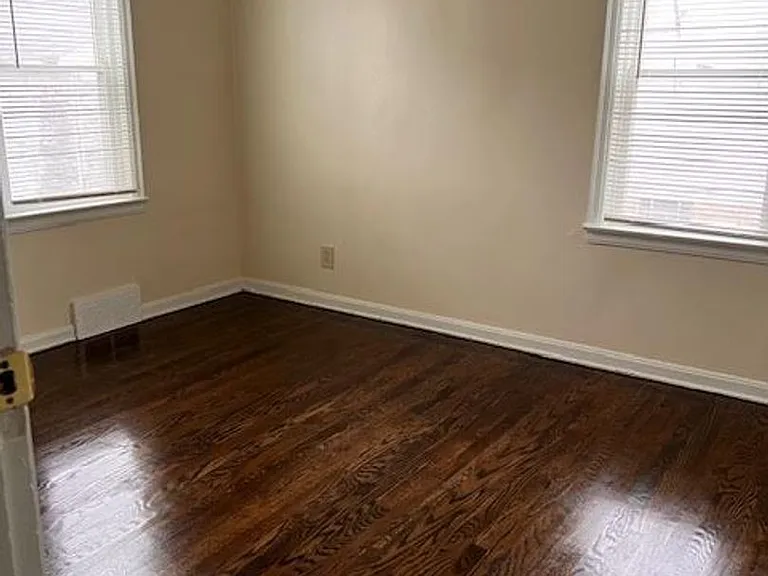 848 Lawrence Ave — Photo 11