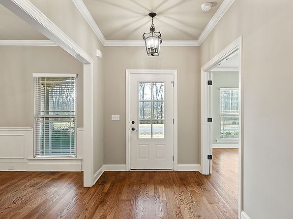 5th image of 139 Chestnut Oak Ave