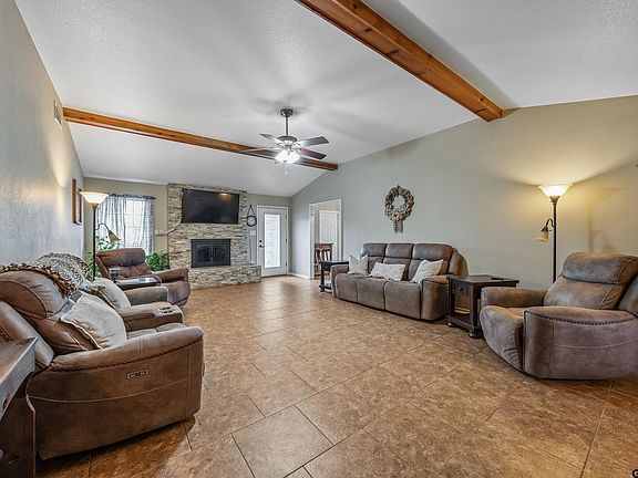 5th image of 23096 McFadden Ln