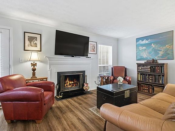 2nd image of 3665 Essex Ave #28