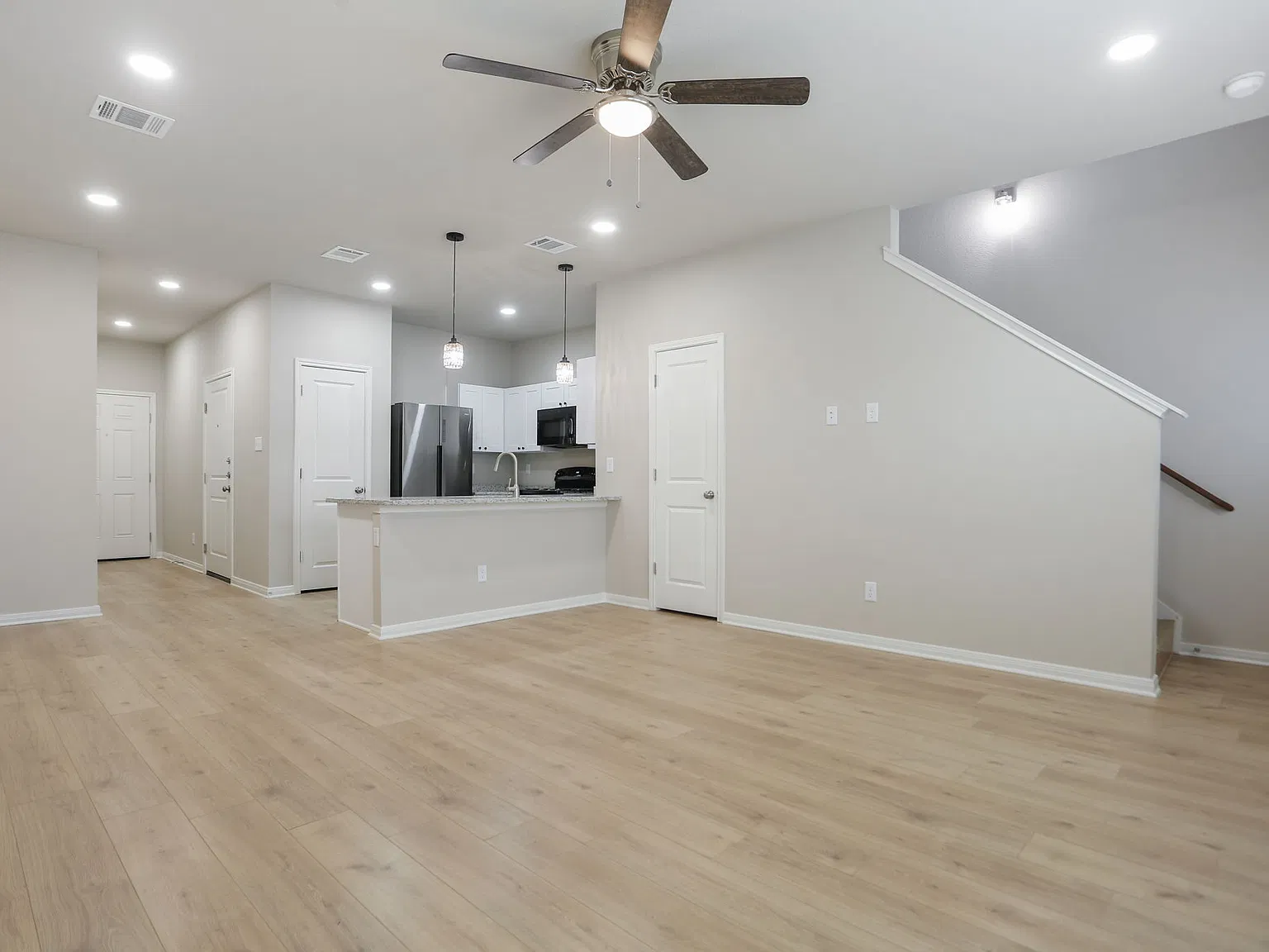 3 bed, 2.5 bath, 1250 sqft, $1,500 — Photo 3