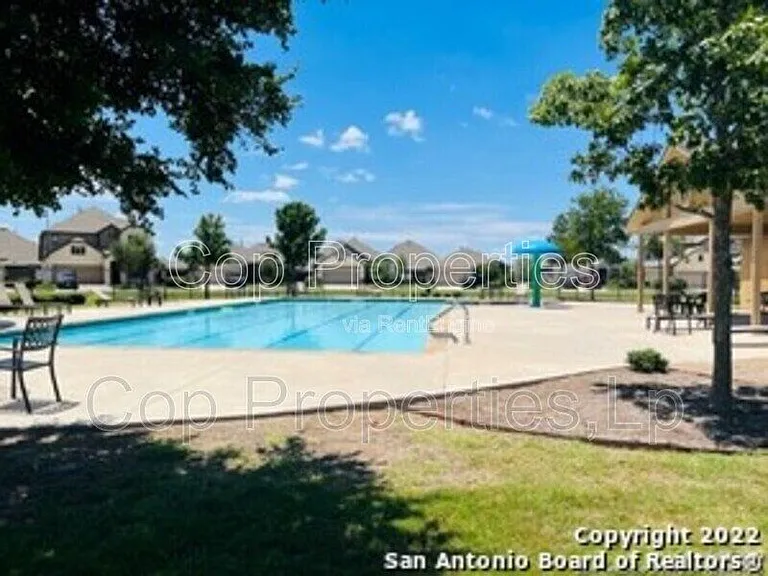 8221 Dublin Frst — Photo 22