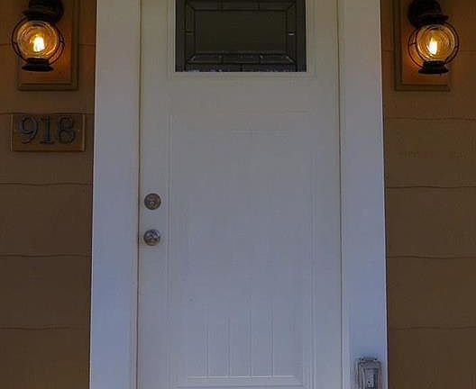 3rd image of 918 N Claremont St