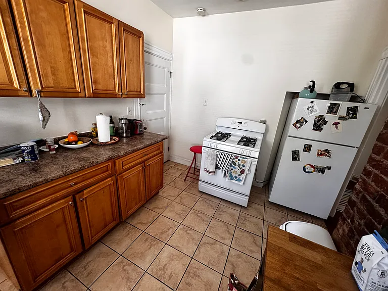 75 Elmira St #1 — Photo 5