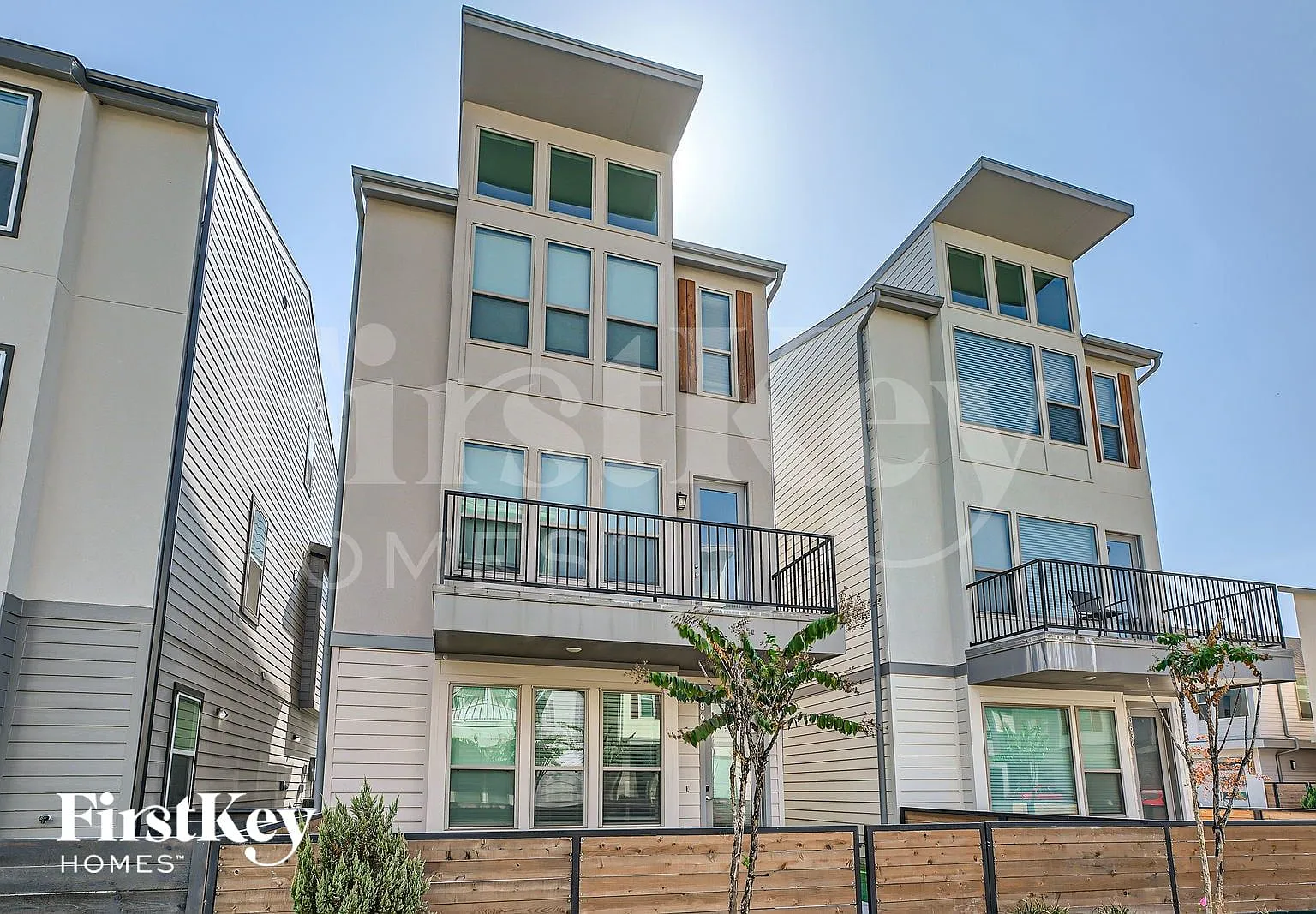 3 bed, 3.0 bath, 2013 sqft, $3,120 — Photo 1