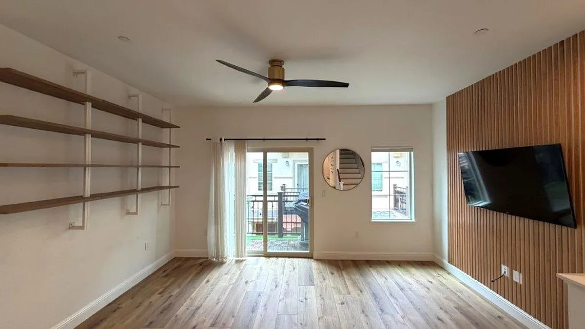 Building Photo - 1254 Detroit Ave #4