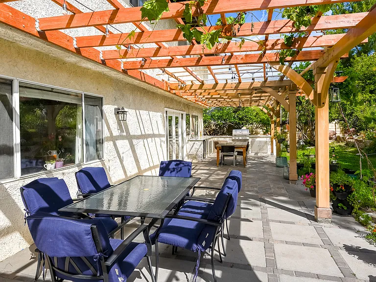 24668 Ebelden Ave — Photo 41