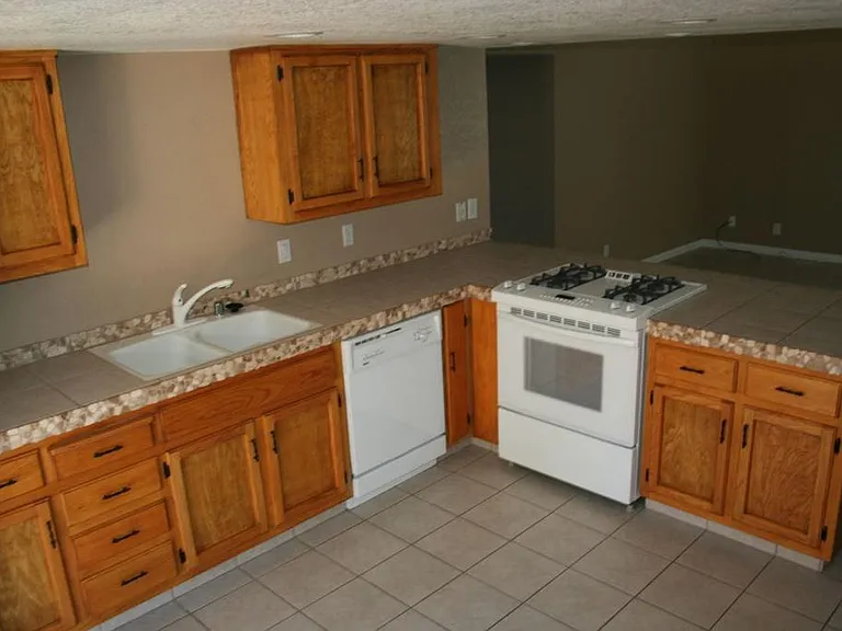 940 Atkins St #B — Photo 4