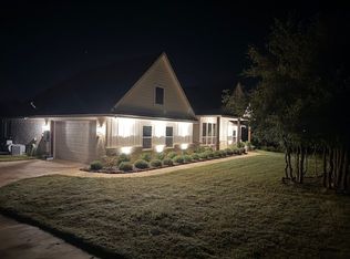 1045 Churchill Ln, Millsap, TX 76066