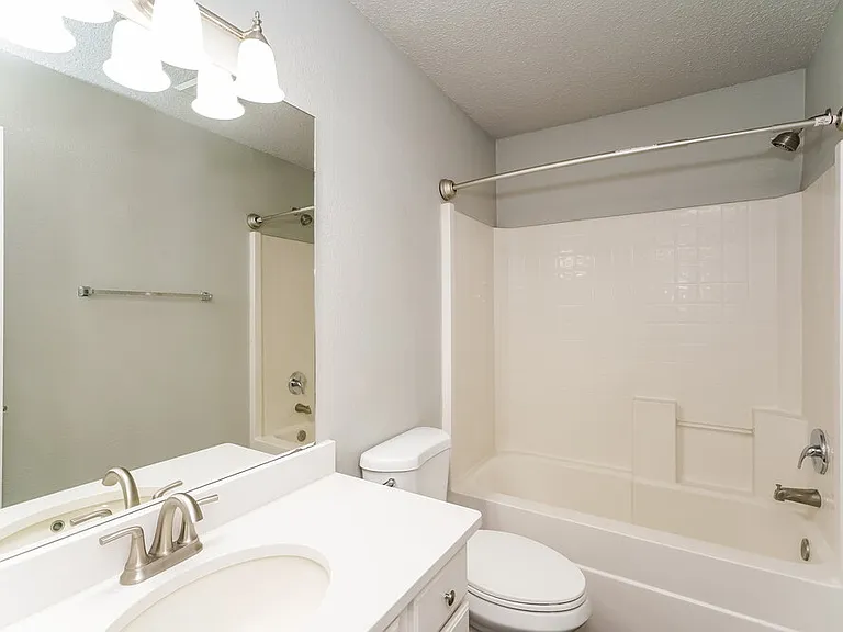 1121 Sandalwood Dr — Photo 15