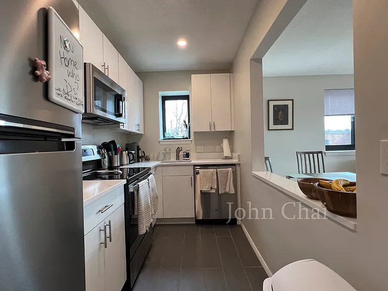 95 Sutherland Rd #2D — Photo 16