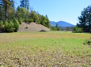 943 Pleasant Valley Rd, Merlin, OR 97532